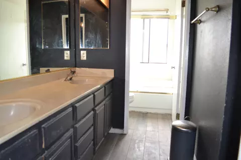 Bath - 5135 Pacifica Ave, Palmdale, CA 93552 photo 6 of 8