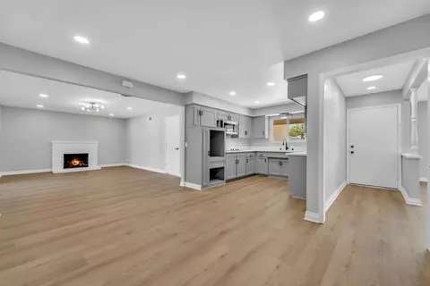 Entry Way - 621 Pondera St E, Lancaster, CA 93535 photo 1 of 1