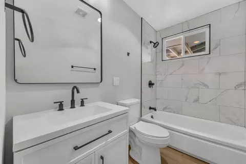 Bath - 621 Pondera St E, Lancaster, CA 93535 photo 1 of 2