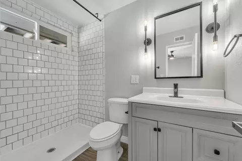 Bath - 621 Pondera St E, Lancaster, CA 93535 photo 2 of 2