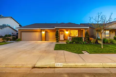 3040 Lingard St W, Lancaster, CA 93536