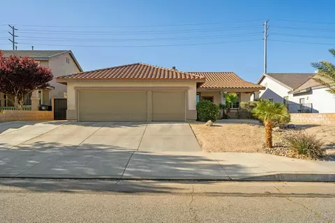 Exterior - 6152 Spice St, Lancaster, CA 93536 photo 2 of 5