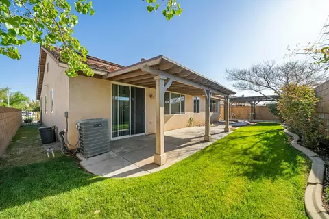 Exterior - 6152 Spice St, Lancaster, CA 93536 photo 3 of 5
