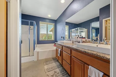 Bath - 6152 Spice St, Lancaster, CA 93536 photo 2 of 3