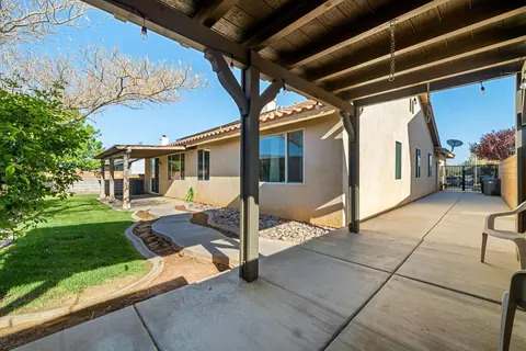 Exterior - 6152 Spice St, Lancaster, CA 93536 photo 5 of 5