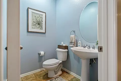 Bath - 6152 Spice St, Lancaster, CA 93536 photo 1 of 3