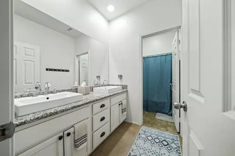 Bath - 6152 Spice St, Lancaster, CA 93536 photo 3 of 3
