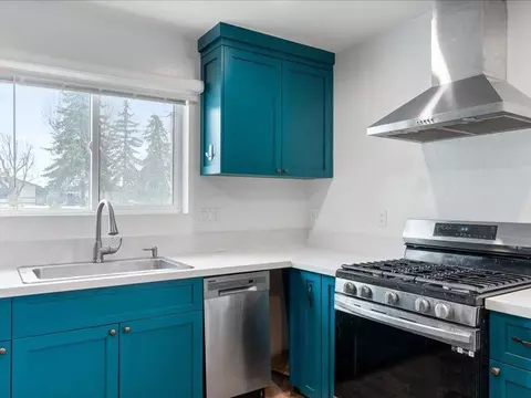 Kitchen - 24140 Deertrail Dr, Tehachapi, CA 93561 photo 4 of 4