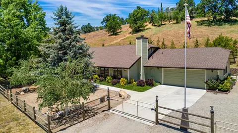 24140 Deertrail Dr, Tehachapi, CA 93561