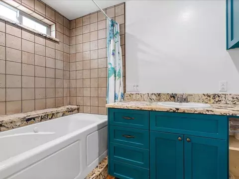 Bath - 24140 Deertrail Dr, Tehachapi, CA 93561 photo 4 of 4