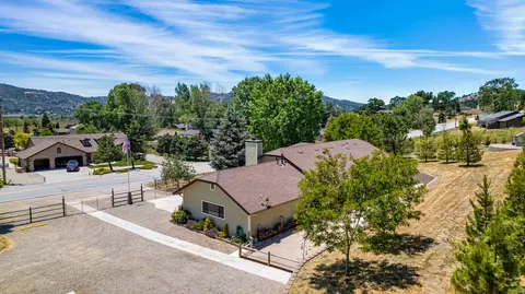 View/Area - 24140 Deertrail Dr, Tehachapi, CA 93561 photo 2 of 4