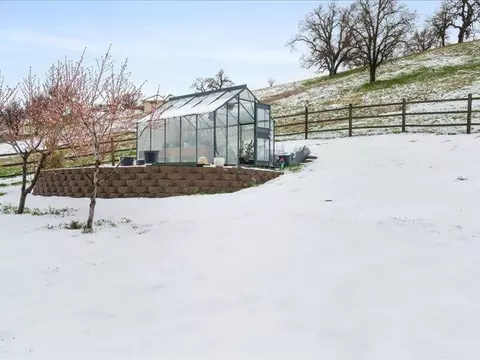 Exterior - 24140 Deertrail Dr, Tehachapi, CA 93561 photo 6 of 13