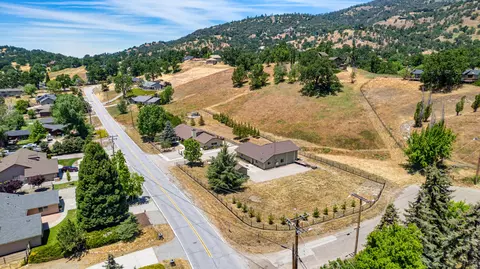 View/Area - 24140 Deertrail Dr, Tehachapi, CA 93561 photo 3 of 4