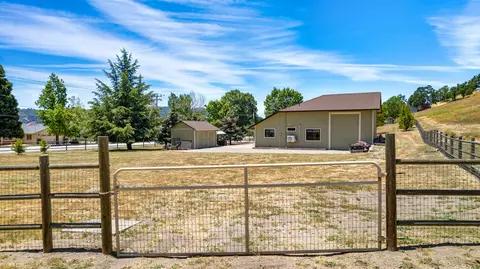 Exterior - 24140 Deertrail Dr, Tehachapi, CA 93561 photo 11 of 13