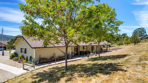Exterior - 24140 Deertrail Dr, Tehachapi, CA 93561 photo 10 of 13