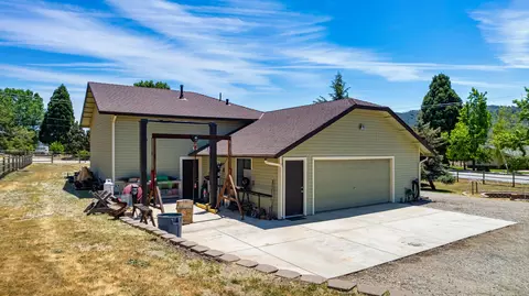 Exterior - 24140 Deertrail Dr, Tehachapi, CA 93561 photo 9 of 13