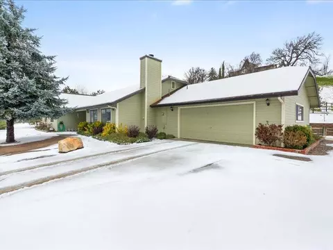 Exterior - 24140 Deertrail Dr, Tehachapi, CA 93561 photo 5 of 13