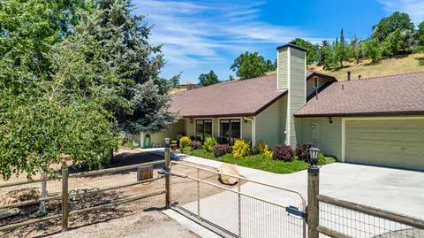 Exterior - 24140 Deertrail Dr, Tehachapi, CA 93561 photo 2 of 13