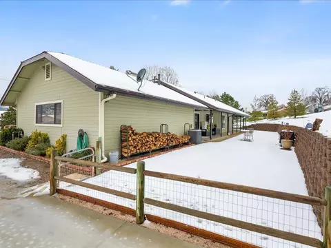 Exterior - 24140 Deertrail Dr, Tehachapi, CA 93561 photo 7 of 13