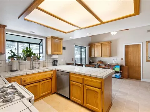 Kitchen - 24140 Deertrail Dr, Tehachapi, CA 93561 photo 1 of 4