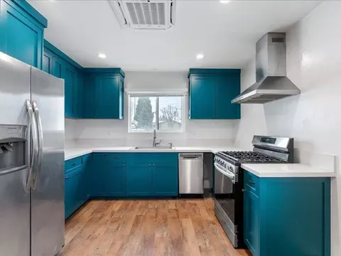 Kitchen - 24140 Deertrail Dr, Tehachapi, CA 93561 photo 3 of 4
