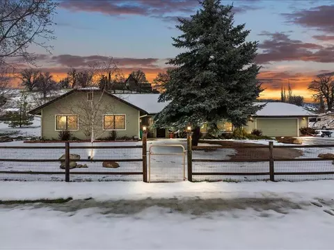 Exterior - 24140 Deertrail Dr, Tehachapi, CA 93561 photo 3 of 13