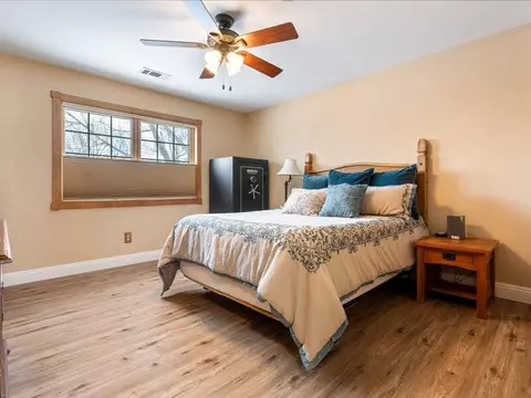 Bedroom - 24140 Deertrail Dr, Tehachapi, CA 93561 photo 1 of 6