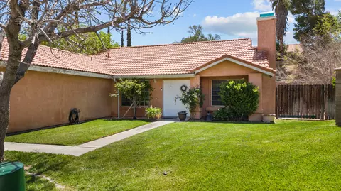 206 Tahquitz Pl, Palmdale, CA 93550 photo 2