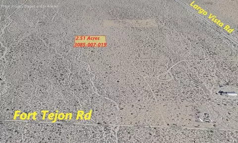 Avenue X-8, Llano, CA 93544