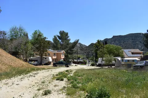 Buchanan Way, Val Verde, CA 91384 photo 3