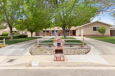 4742 W Avenue M12, Quartz Hill, CA 93536