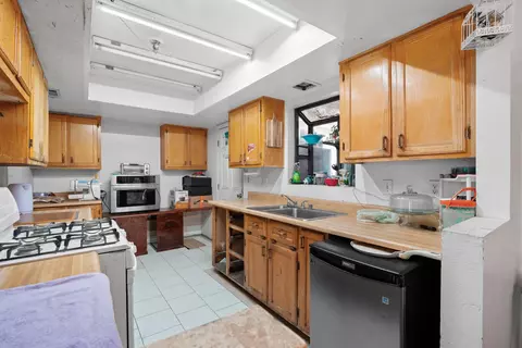 Kitchen - 38934 Juniper Tree Rd, Palmdale, CA 93551 photo 5 of 5