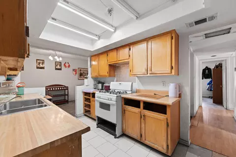 Kitchen - 38934 Juniper Tree Rd, Palmdale, CA 93551 photo 2 of 5