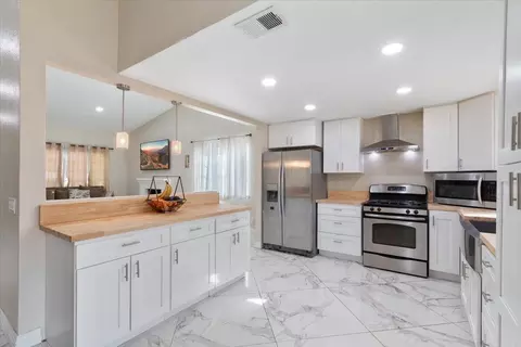 Kitchen - 43859 Estrella Ln, Lancaster, CA 93535 photo 1 of 4