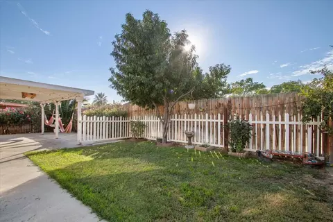Exterior - 43859 Estrella Ln, Lancaster, CA 93535 photo 3 of 4
