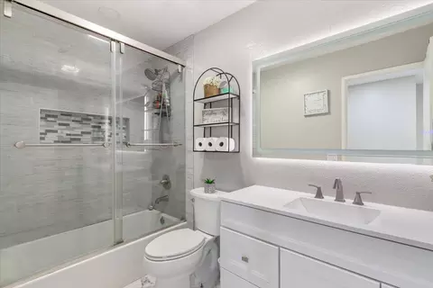 Bath - 43859 Estrella Ln, Lancaster, CA 93535 photo 1 of 2