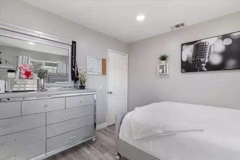 Bedroom - 43859 Estrella Ln, Lancaster, CA 93535 photo 5 of 6