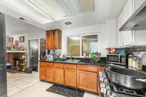 44016 4th St E, Lancaster, CA 93535 photo 6