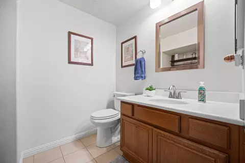 Bath - 43651 Sawgrass Ln, Lancaster, CA 93536 photo 1 of 4