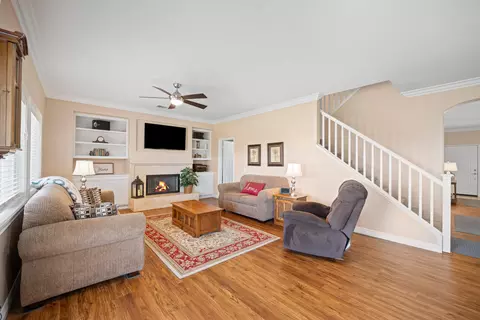 Living - 43651 Sawgrass Ln, Lancaster, CA 93536 photo 2 of 4