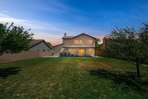 Exterior - 43651 Sawgrass Ln, Lancaster, CA 93536 photo 2 of 7