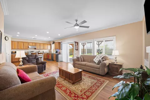 Living - 43651 Sawgrass Ln, Lancaster, CA 93536 photo 4 of 4