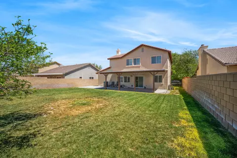Exterior - 43651 Sawgrass Ln, Lancaster, CA 93536 photo 4 of 7
