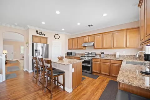 Kitchen - 43651 Sawgrass Ln, Lancaster, CA 93536 photo 2 of 5