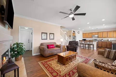 Living - 43651 Sawgrass Ln, Lancaster, CA 93536 photo 3 of 4