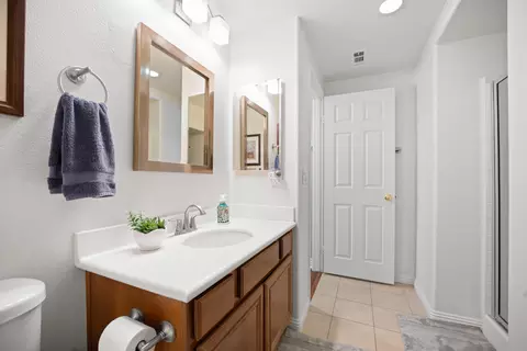 Bath - 43651 Sawgrass Ln, Lancaster, CA 93536 photo 2 of 4