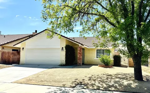 2764 El Nido Ln, Lancaster, CA 93535