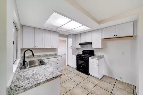 Kitchen - 37657 19th St E, Palmdale, CA 93550 photo 3 of 4