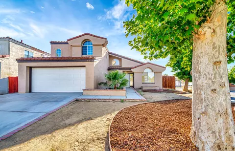 Exterior - 37657 19th St E, Palmdale, CA 93550 photo 3 of 6