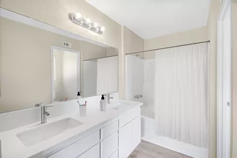 Bath - 43703 Byron Dr, Lancaster, CA 93535 photo 2 of 3